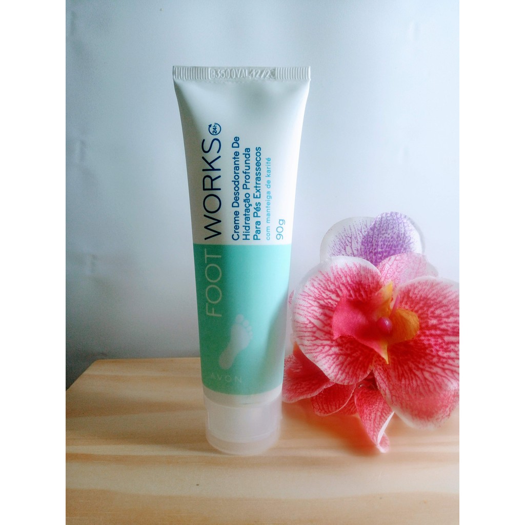 Creme hidratante para pés Extrassecos Foot Works Avon Manteiga de