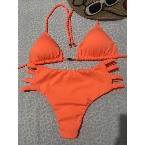 Biquíni cortininha bojo removível e calcinha hot pant cintura alta