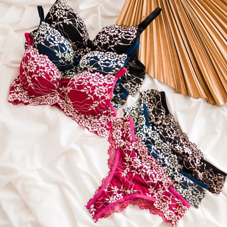 Conjunto De Lingerie Calcinha Asa Delta Fio Dental E Suti Bojo