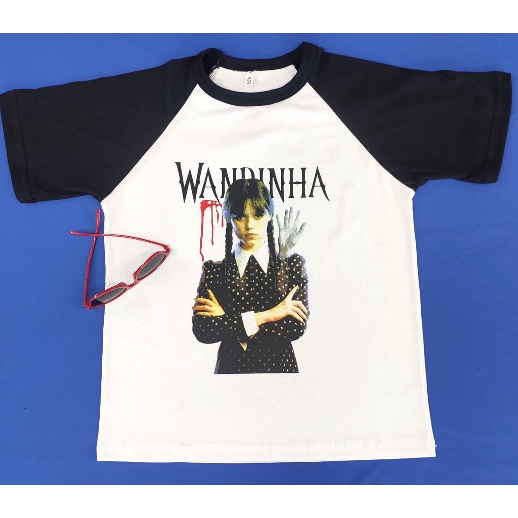 Camisa Wandinha Addams Wednesday Maozinha Estampada Adulto Infantil