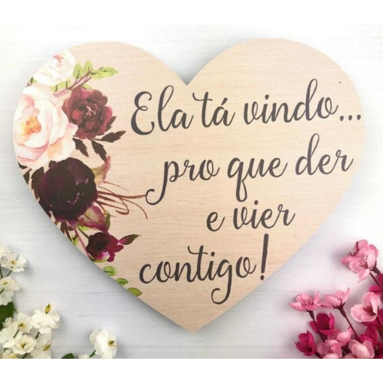 Placa Decorativa Casamento Coração ela tá vindo Shopee Brasil