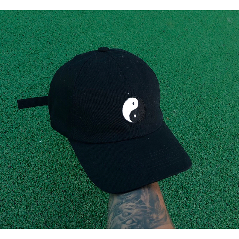 Boné Dad Hat Aba Curva Preto Chronic Yin Yang Acompanha Adesivos