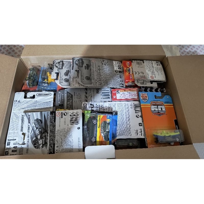 Lote 18 Miniaturas Matchbox Takara Tomica E Hot Wheels Shopee Brasil