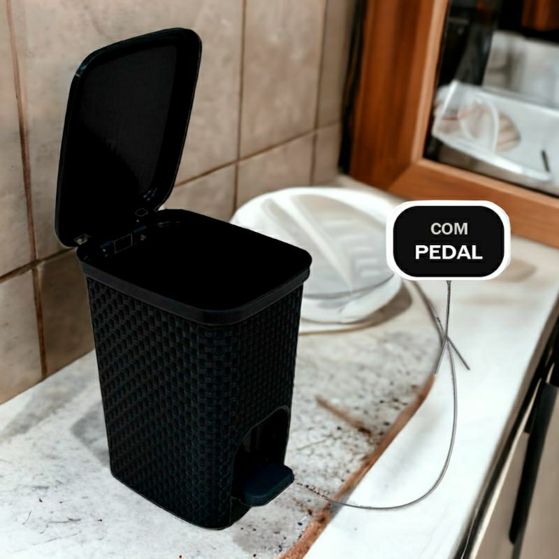 Lixeira Pedal Trama Rattan 7 Litros Cor Preta Cesto De Banheiro E