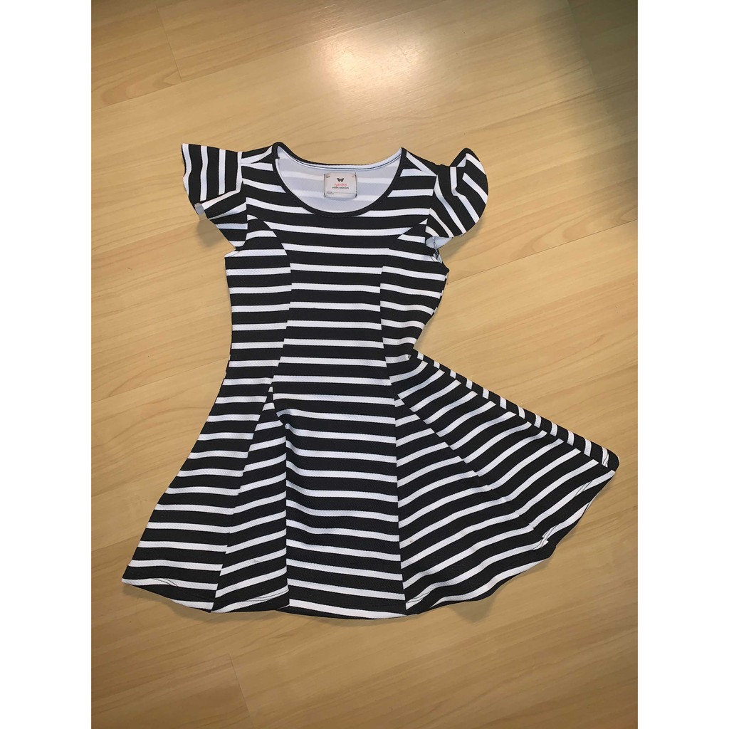 Vestido infantil listrado hot sale preto e branco