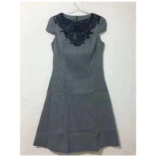vestido cinza branco preto renda rosas longuete tamanho p midi