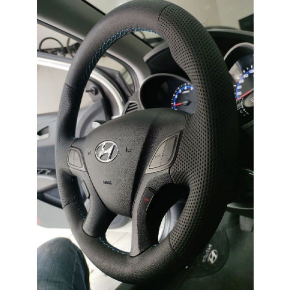 capa de volante costurada hb20 costura azul claro