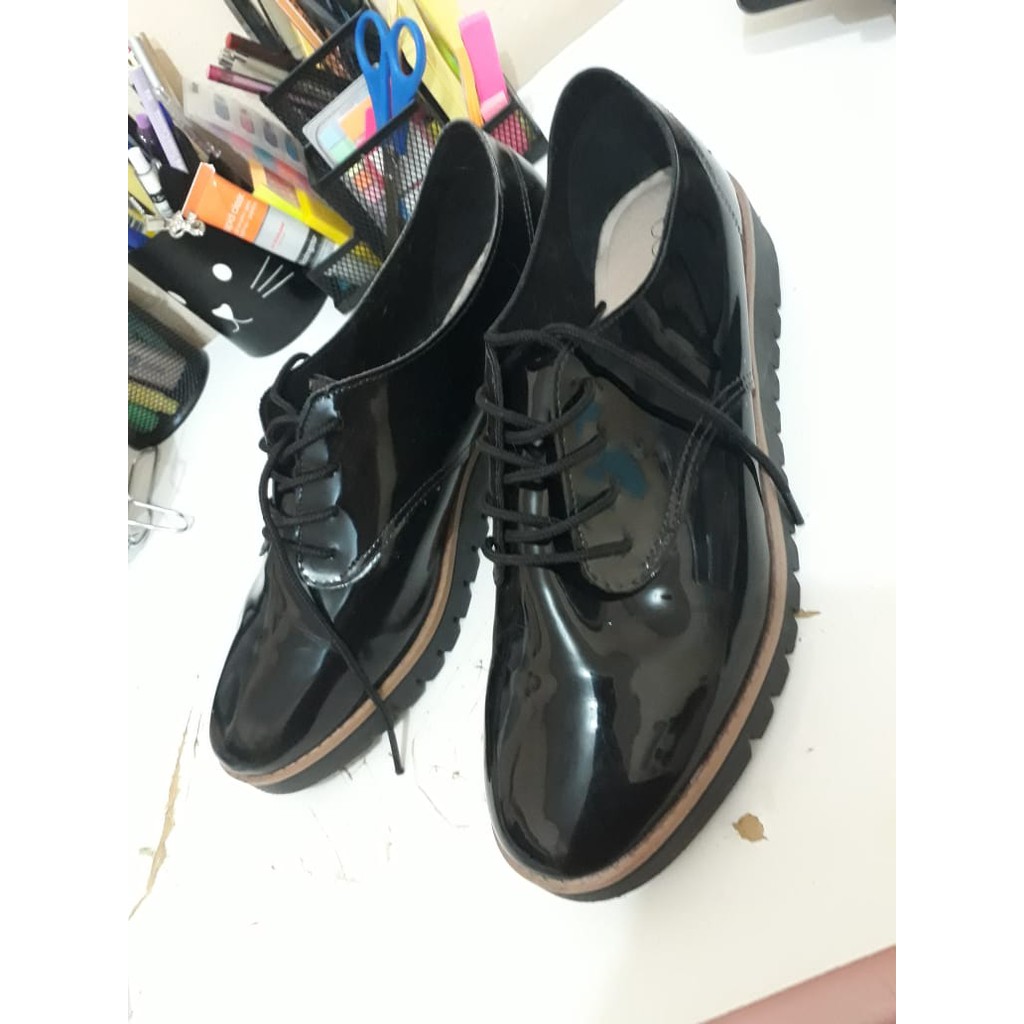 Tenis preto hot sale beira rio verniz