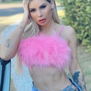 Top Pelo Alto Pelucia Barbie Blogueira Festival moda Gringa Cropped Tumblr