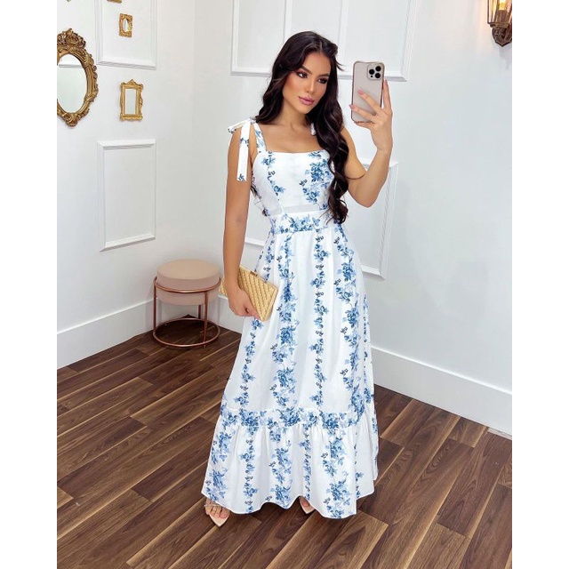 Vestido branco com sales detalhes azul