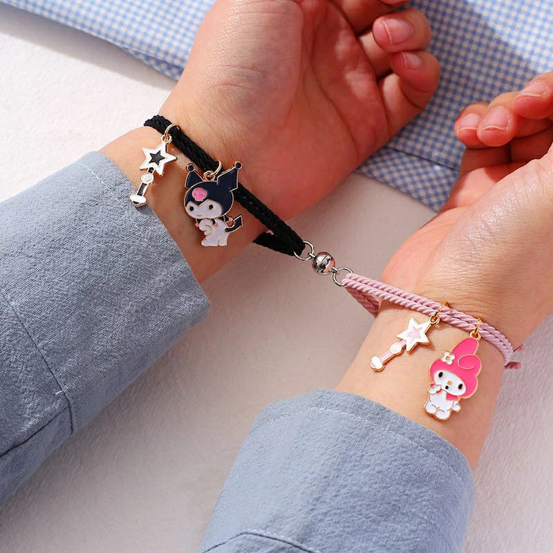 Pulseira Cinnamoroll e Cappuccino / Personagens Sanrio (Hello Kitty)