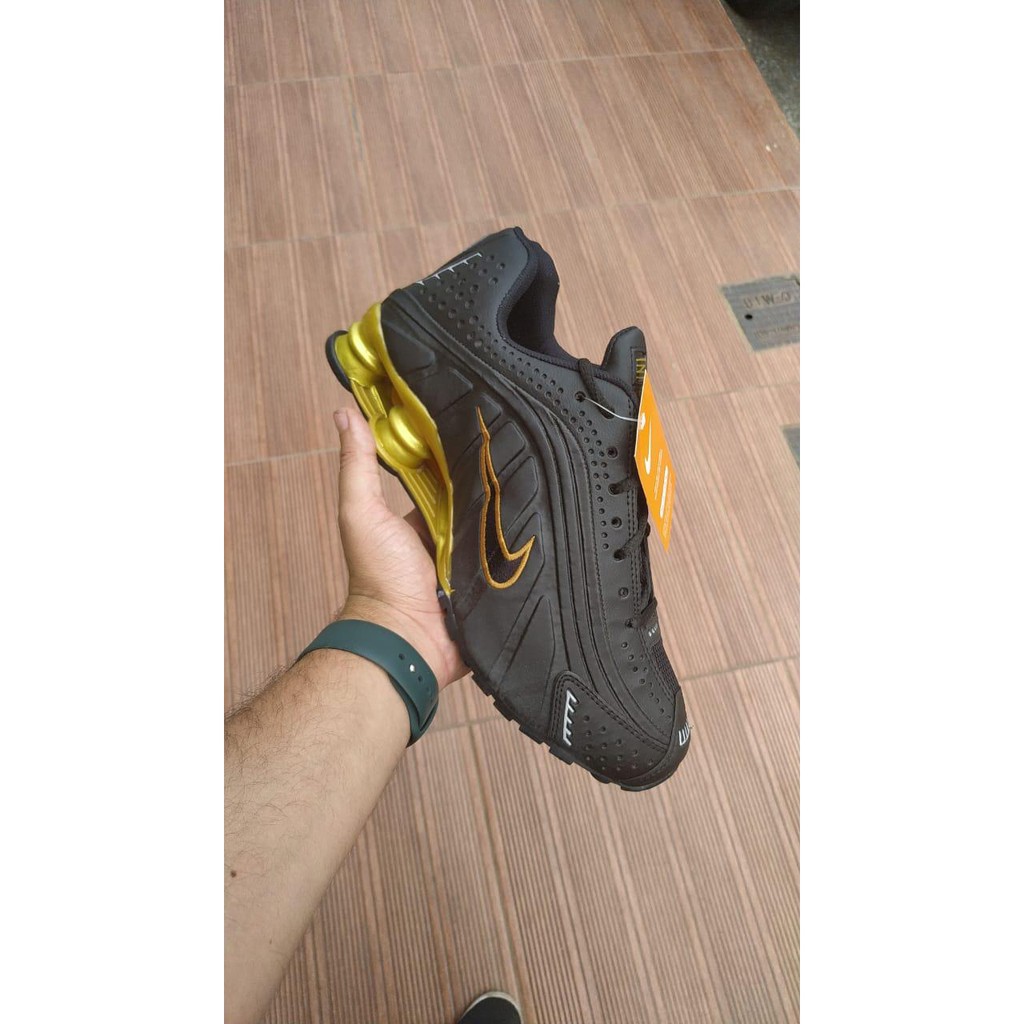 Nike shox cheap r4 nero