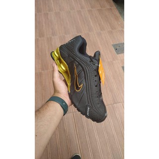 Nike shox r4 hotsell homme marron