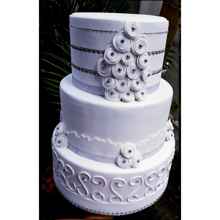Réplica de bolo de casamento de 3 andares.