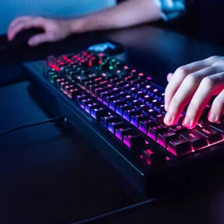 Teclado gamer iluminado RGB semi-mecanico ABNT2 Padrão Brasileiro BK-151C/BK-155C/BK-152C EXBOM