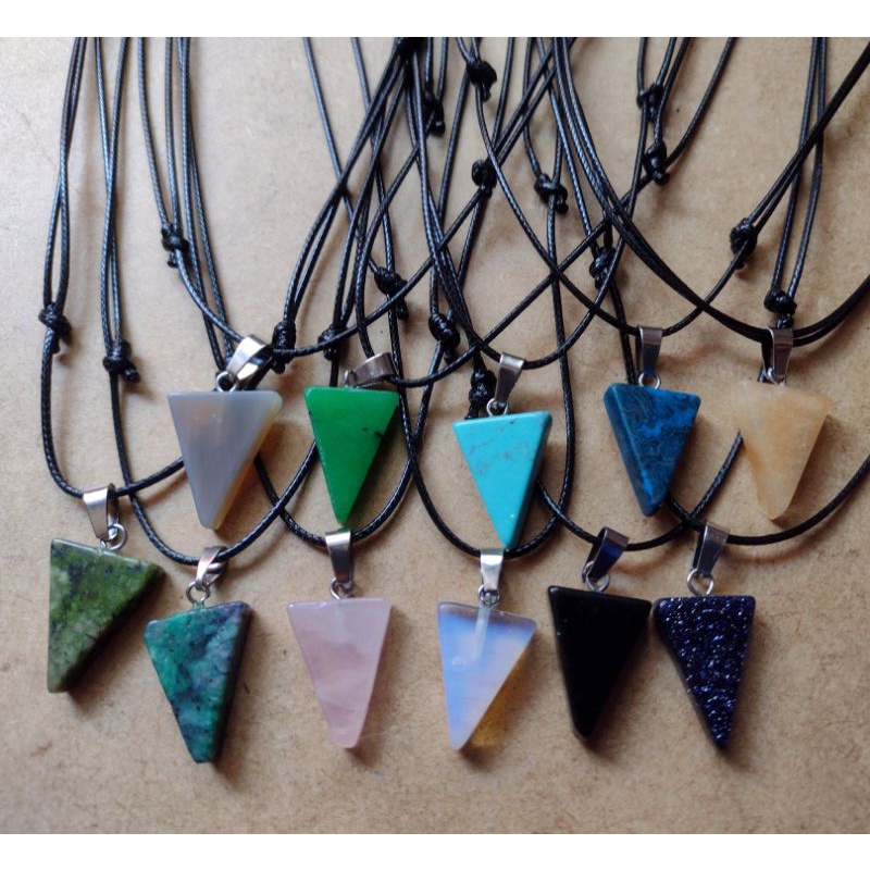 colar hippie cordão choker pedra natural triângulo