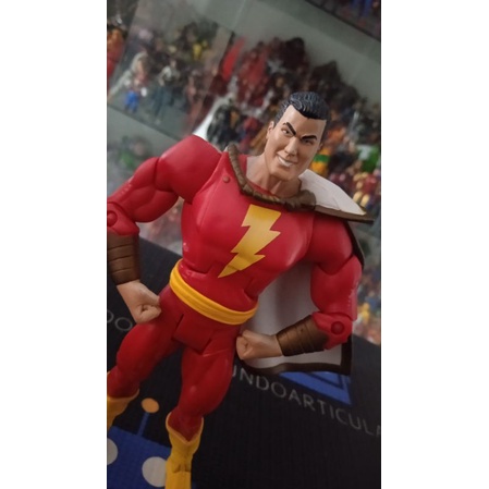 DC Universe Retro 20cm Action Shazam Figure