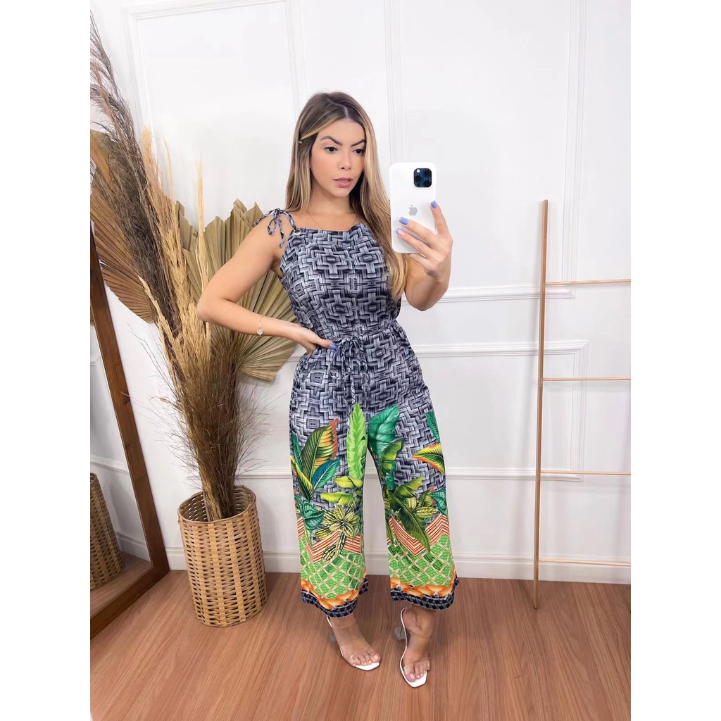 Macacão Feminino Pantacourt estampado de Alcinha com Macacão Feminino Pantacourt estampado de Alcinha com