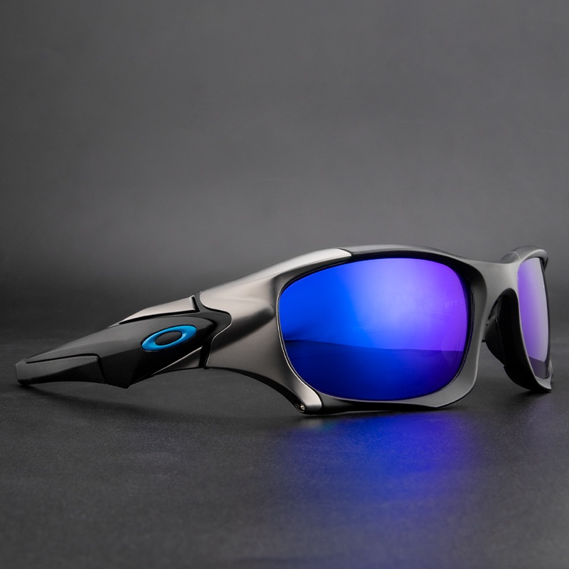 Óculos Juliet com armação metálica na cor preta e lentes polarizadas Uv400  na cor azul escuro.