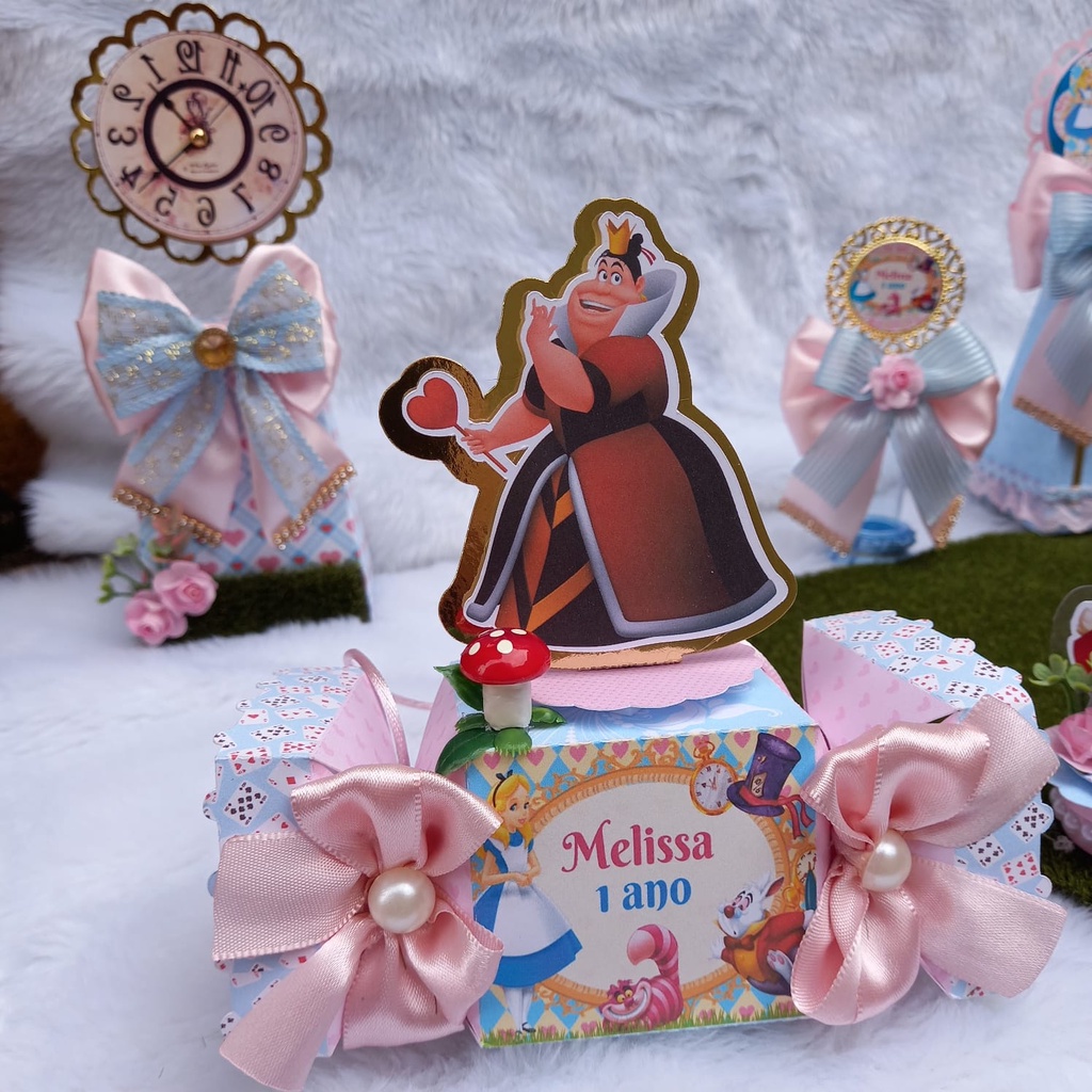 Kit personalizado de luxo Alice no pais das maravilhas 36