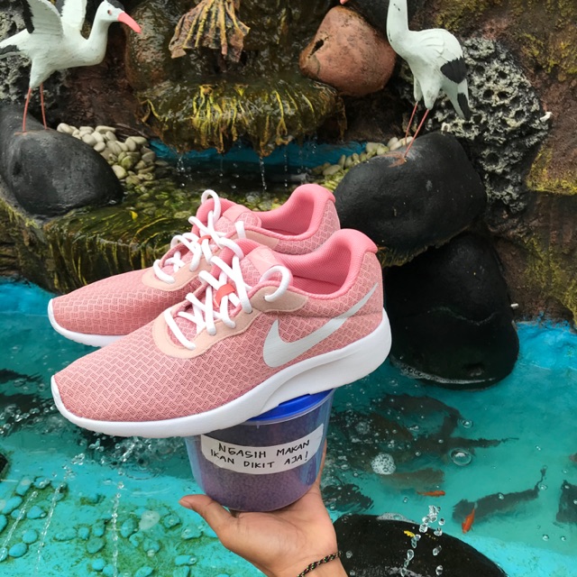 Tanjun sales nike pink