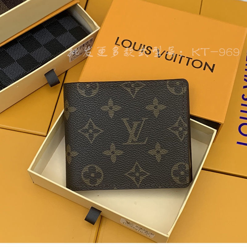 Saco Na Janela Da Loja De Louis Vuitton, Logotipo Do LV Foto de