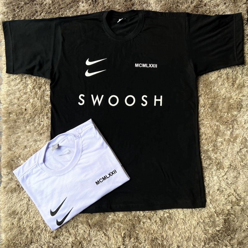 Camiseta Nike Swoosh MCMLXXII Double Nike XG