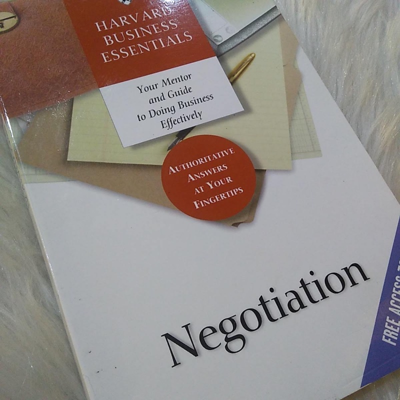 Livro em Ingles Negotiation Harvard Business Essentials Your Mentor and