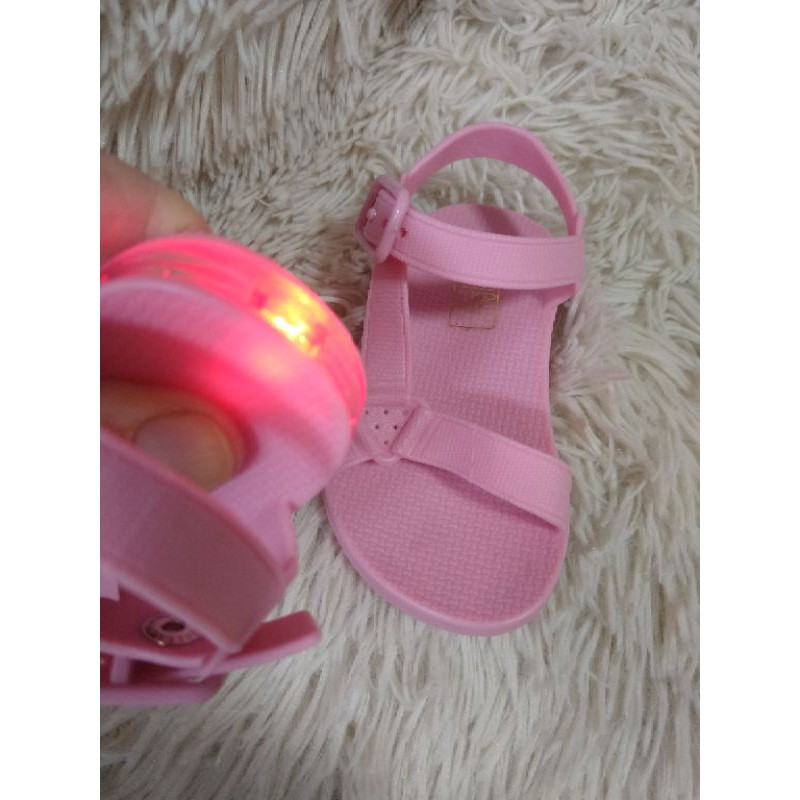 Sandalia infantil com sales luz