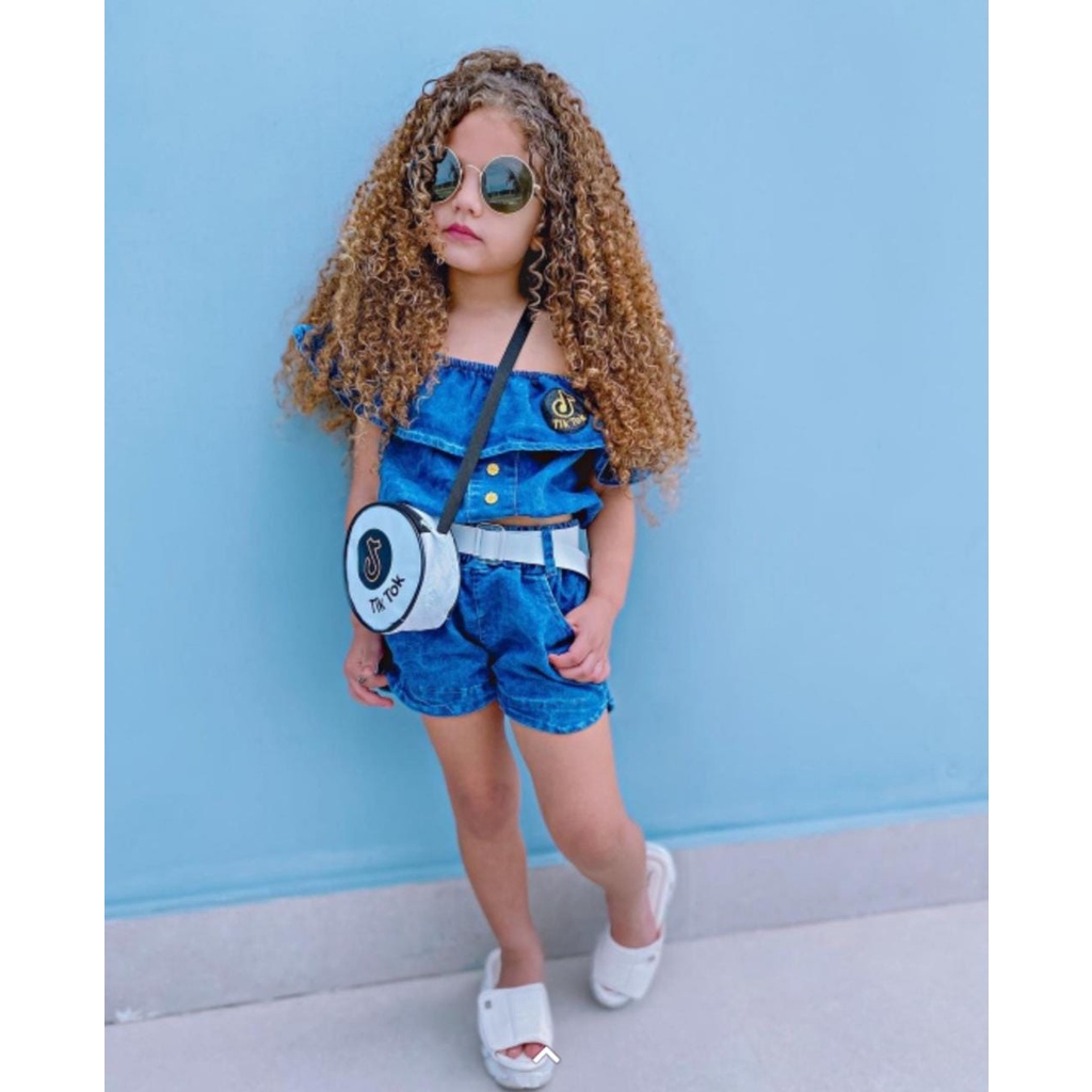 CONJUNTO JEANS INFANTIL BLUSA CIGANINHA COM BORDADO TIK TOK ACOMPANHA BOLSA  TIK TOK + CINTO