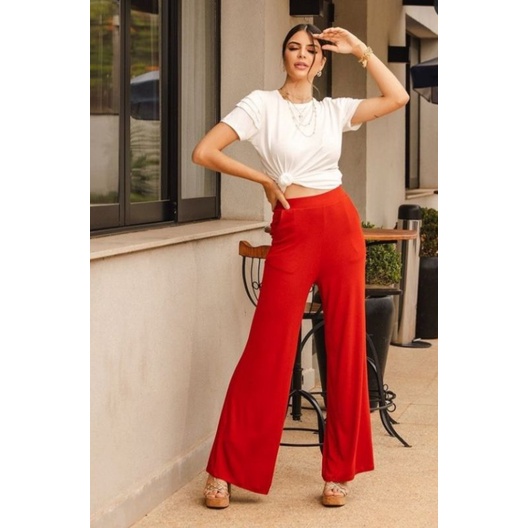 Calça Pantalona Canelada com Bolso Preta