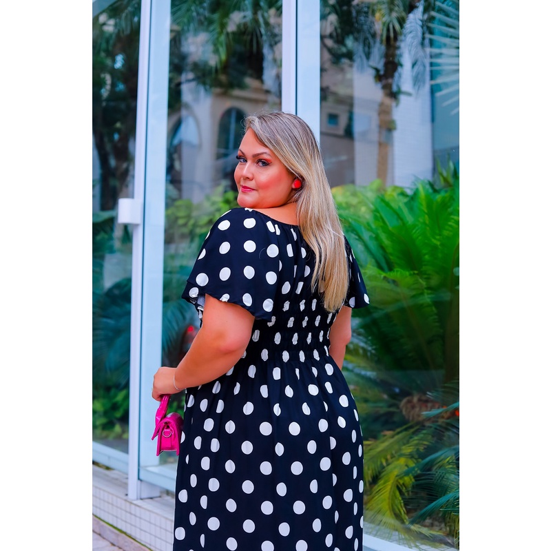 Vestido de bolinha plus size na Chic e Elegante - Grandes Mulheres