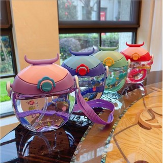 Garrafa De Plástico Infantil Com Alça Removível Decorada Com Tampa Copo 400ml