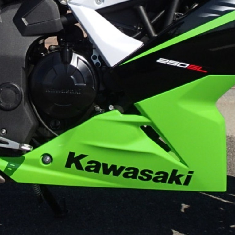 Adesivo Kawasaki - 2 adesivos 22 x 2,9cm - 12 cores disponíveis - Tanque  Lateral Carenagem