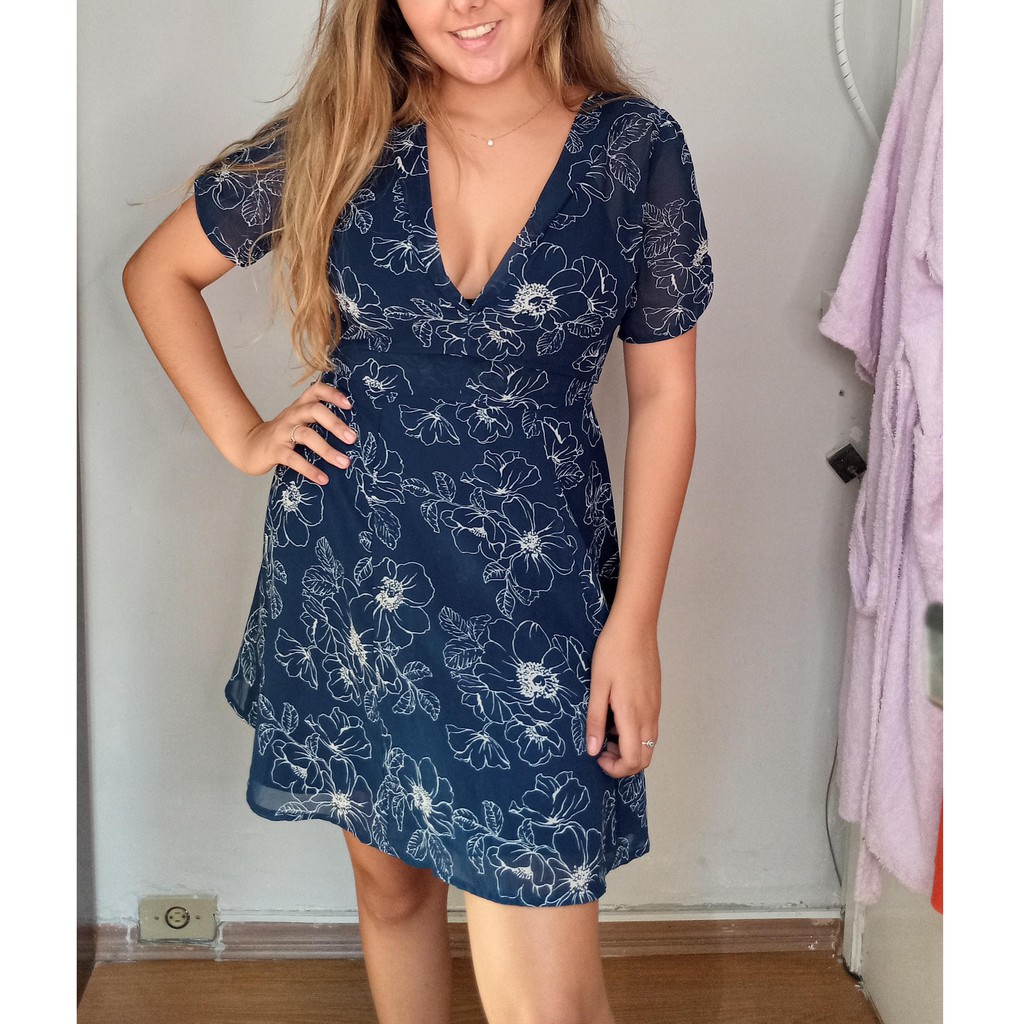 Vestido preto gola store branca forever 21