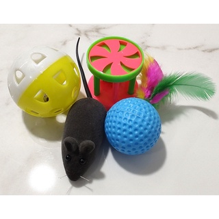 Combo 1 Bolinha c/ Penas e Guizo + 1 Ratinho Preto c/ Apito + 1 Carrossel c/ Guizo + 1 Bolinha Grande c/ Guizo - Brinquedos Pet P/ Gatos