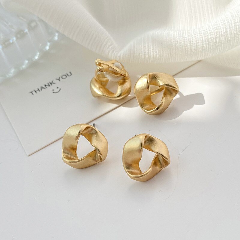 Brincos Triangulares Metálicos Sem Furo Geométricos Minimalistas Jóias CE254