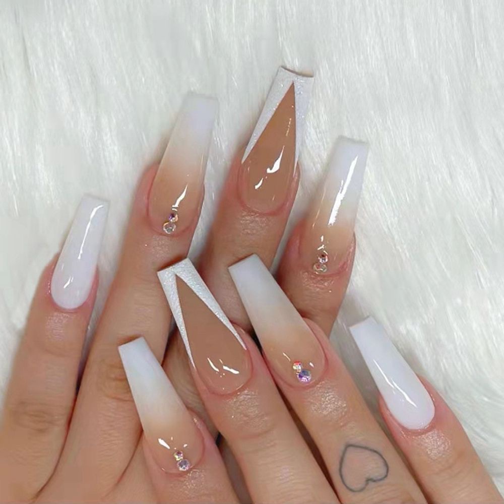 unhas em gel preta bailarina