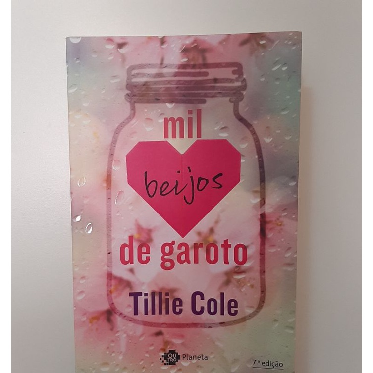 Livro de Romance: Mil beijos de garoto | Shopee Brasil