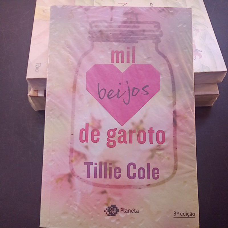 Mil Beijos De Garoto ; Tillie Cole | Shopee Brasil