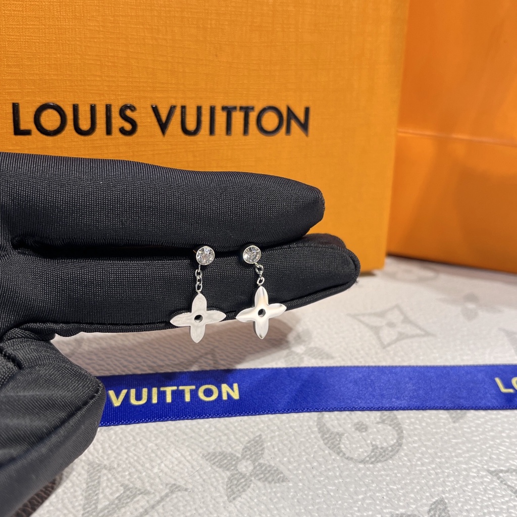 Nova coleção de joias da Louis Vuitton é uma homenagem ao fundador da  maison