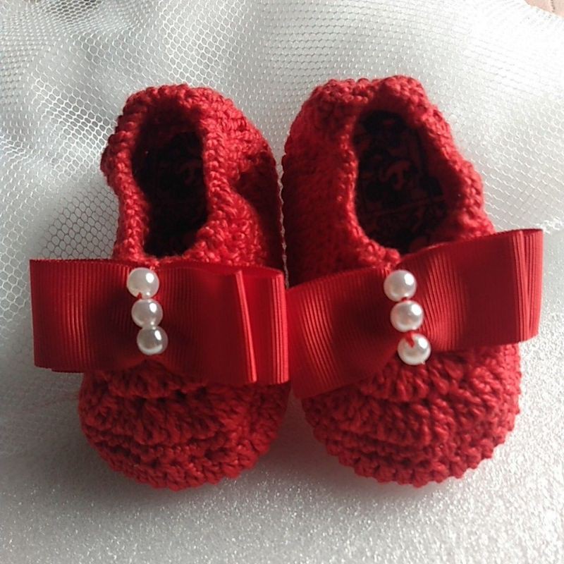 Sapatinho de croche store vermelho com perola