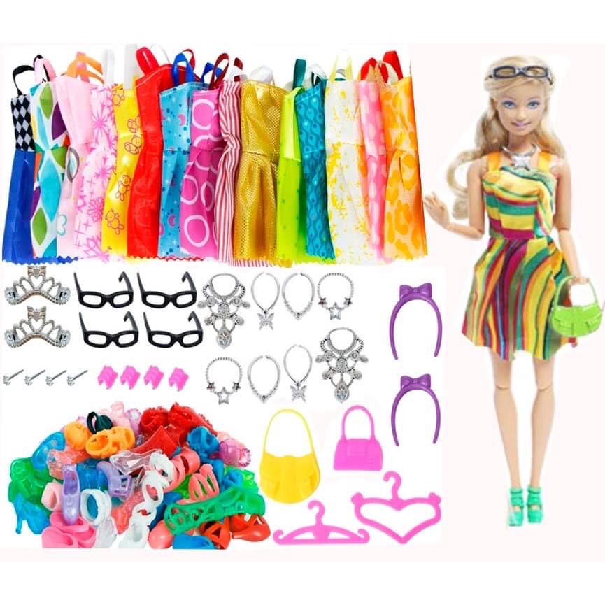 Roupa Boneca Barbie kit 42 peças AcessóriosJoias Vestidos Roupinhas oi