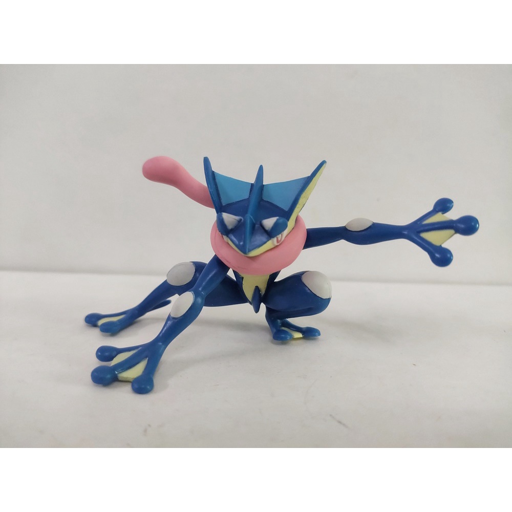 Boneco Pokémon Lendário: Reshiram - TOMY