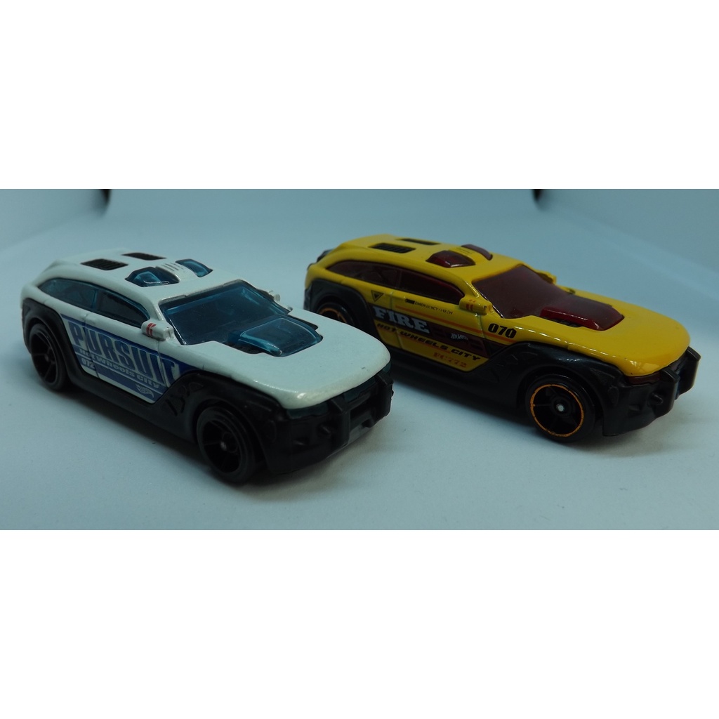 Hot Wheels City Police Pursuit with Car 