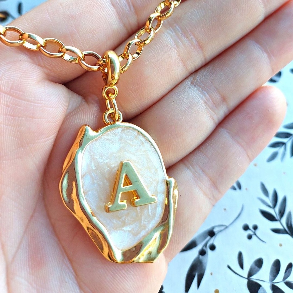 Virtuosa Colar Feminino Elo Português Pingente com letras inicial Madrepérola