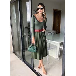 Saia plissada sale midi verde militar