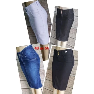 Saia branca, preta e jeans