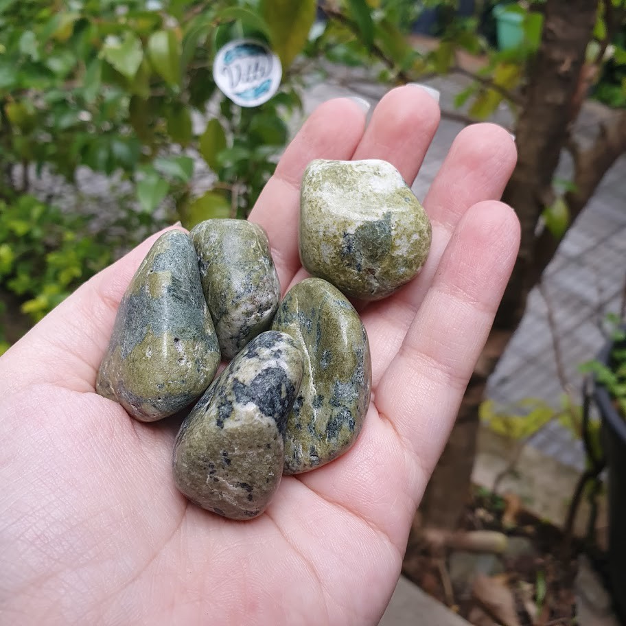 Jade Nefrita Jadeíta Pedra Natural Rolada