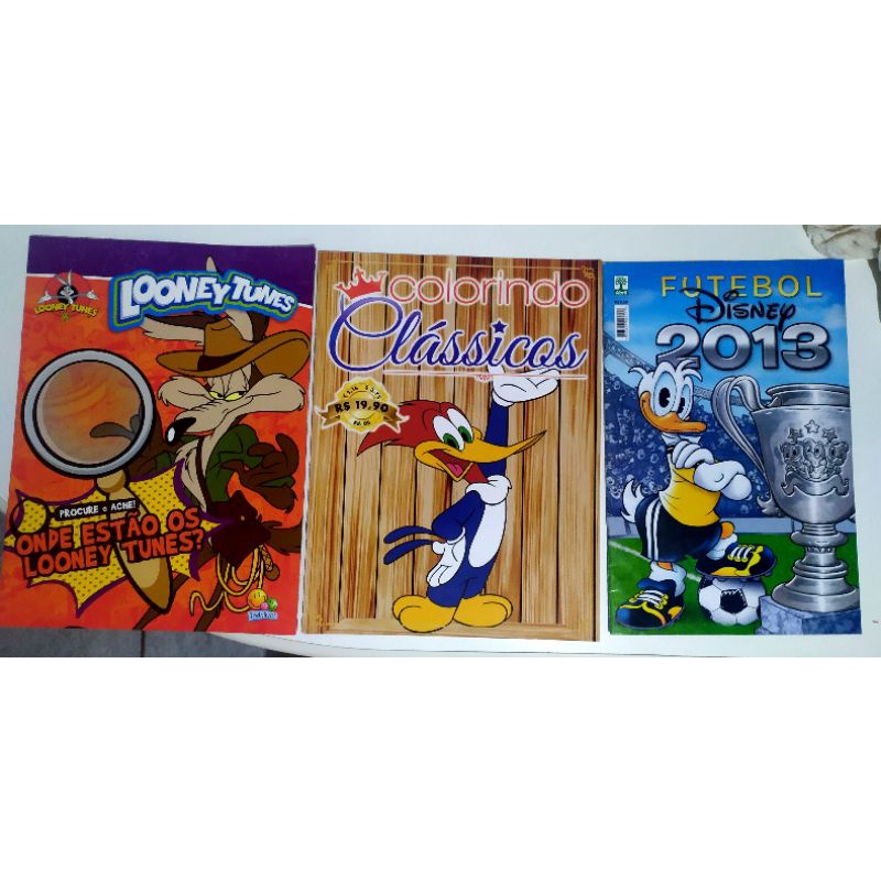 Três livros antigos (Looney Tunes, Pica pau e futebol Disney)